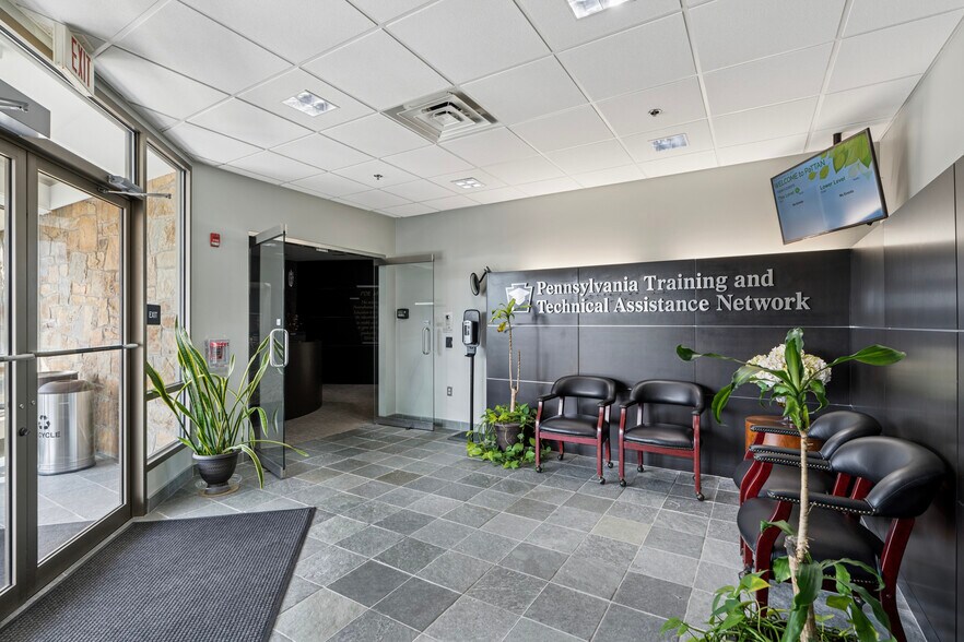 333 Technology Dr, Malvern, PA for lease - Building Photo - Image 3 of 6