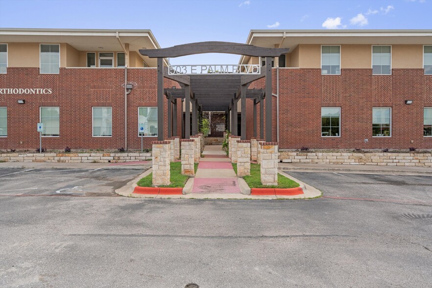 503 E Palm Valley Blvd, Round Rock, TX for lease - Building Photo - Image 2 of 15
