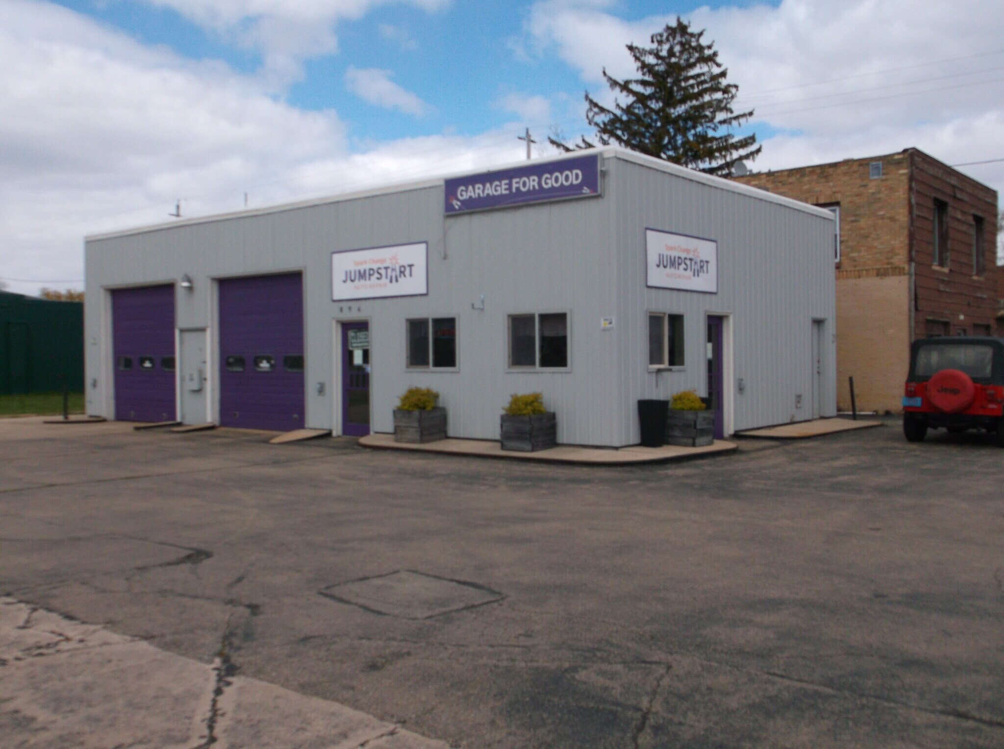 896 S Commercial St, Neenah, WI for sale Primary Photo- Image 1 of 1