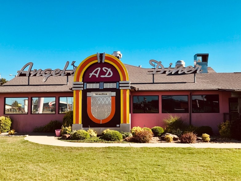 1402 S Nigh Expy, McAlester, OK, 74501 Restaurant Property For