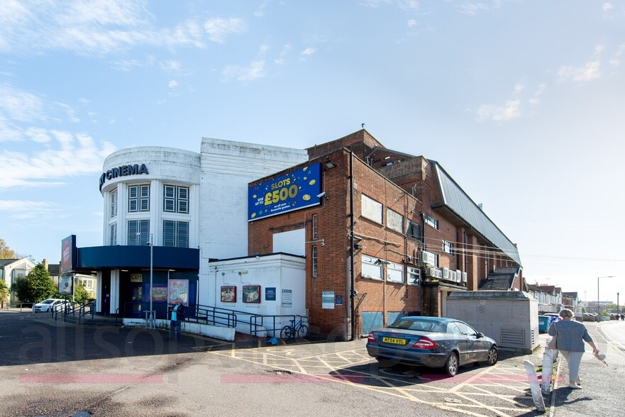 125 Pier Ave, Clacton On Sea for lease - Building Photo - Image 2 of 7