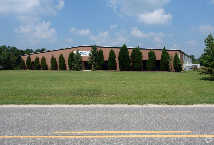 315 Industrial Dr, Clinton, NC for sale - Primary Photo - Image 1 of 1