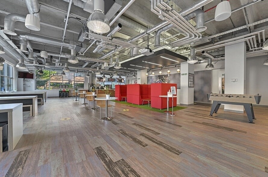 Plane Tree Cres, Feltham for lease - Building Photo - Image 1 of 6