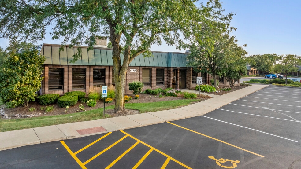 3030-3140 Finley Rd, Downers Grove, IL for lease - Building Photo - Image 2 of 5