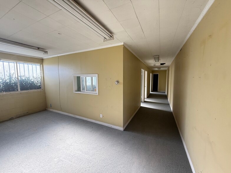 13721 Desmond St, Pacoima, CA for lease - Building Photo - Image 3 of 4