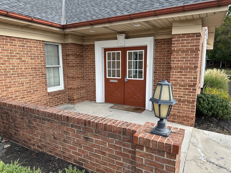 5050 Linglestown Rd, Harrisburg, PA for lease - Building Photo - Image 2 of 8