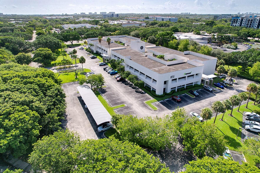 851 Broken Sound Pky NW, Boca Raton, FL for sale - Building Photo - Image 3 of 22