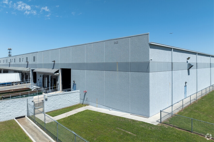 3405 Roy Orr Blvd, Grand Prairie, TX for lease - Building Photo - Image 1 of 10