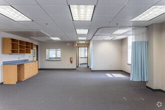 893 Main St, East Hartford, CT for lease Interior Photo- Image 2 of 7