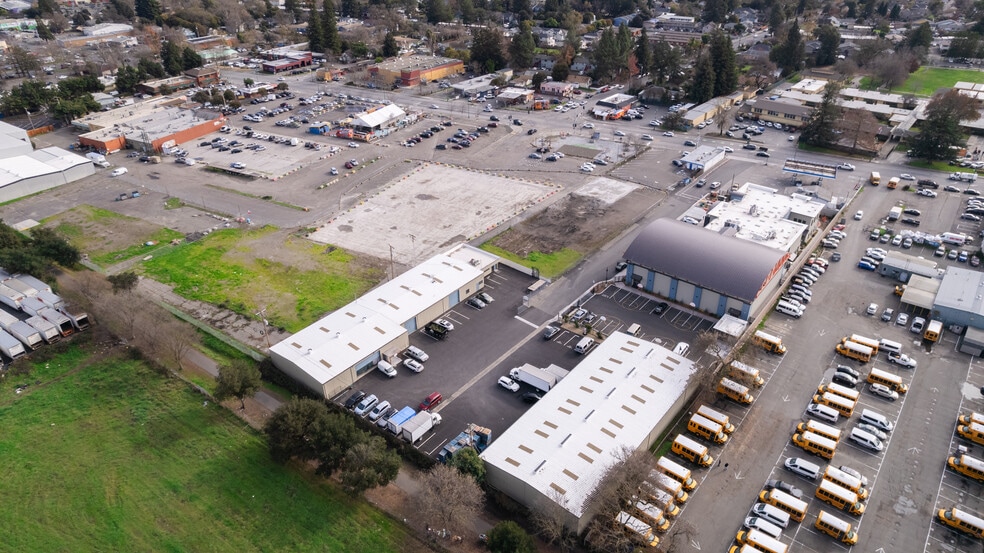 887 Sebastopol Rd, Santa Rosa, CA for lease - Building Photo - Image 3 of 11