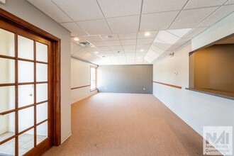 750-768 Center Point Rd, Hiawatha, IA for lease Interior Photo- Image 2 of 17