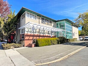 2975 Telegraph Ave, Berkeley, CA for lease Building Photo- Image 2 of 10