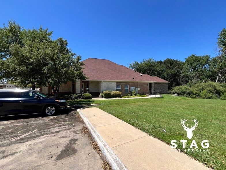 3327 Colorado Blvd, Denton, TX for lease - Building Photo - Image 2 of 7