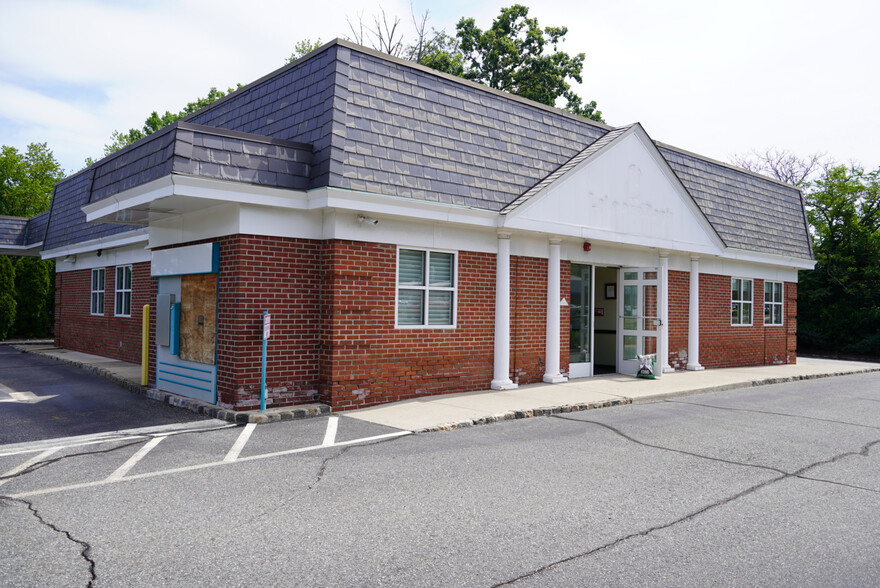 995 Bloomfield Ave, West Caldwell, NJ for lease - Building Photo - Image 2 of 11