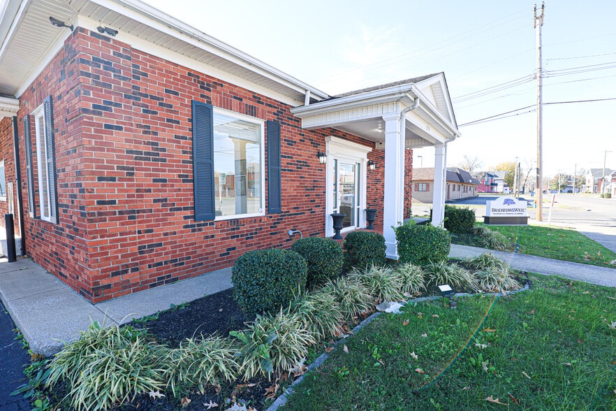 630 Jefferson St, Paducah, KY for sale - Building Photo - Image 2 of 90