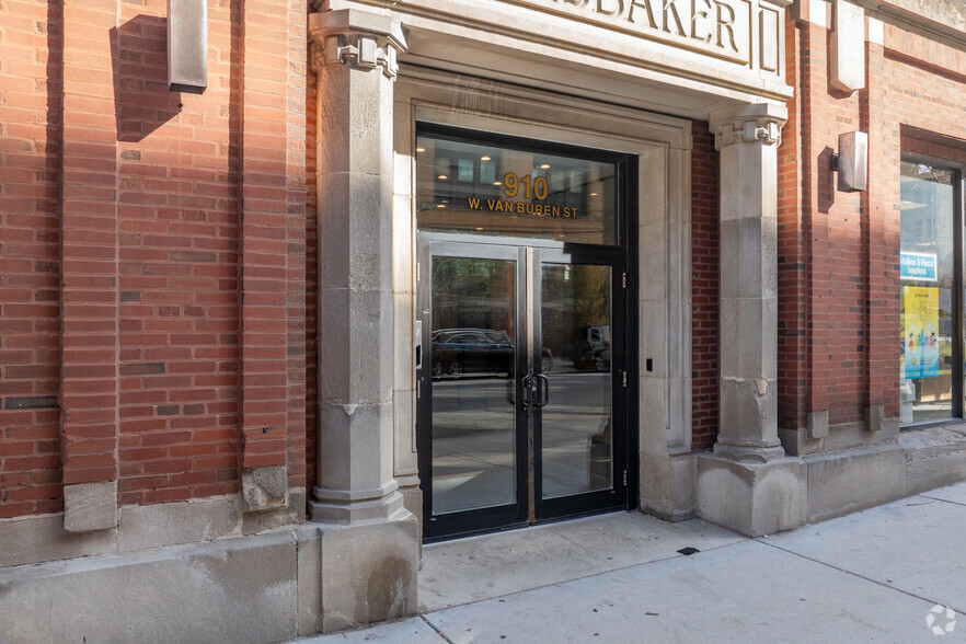 910 W Van Buren St, Chicago, IL for lease - Building Photo - Image 3 of 11