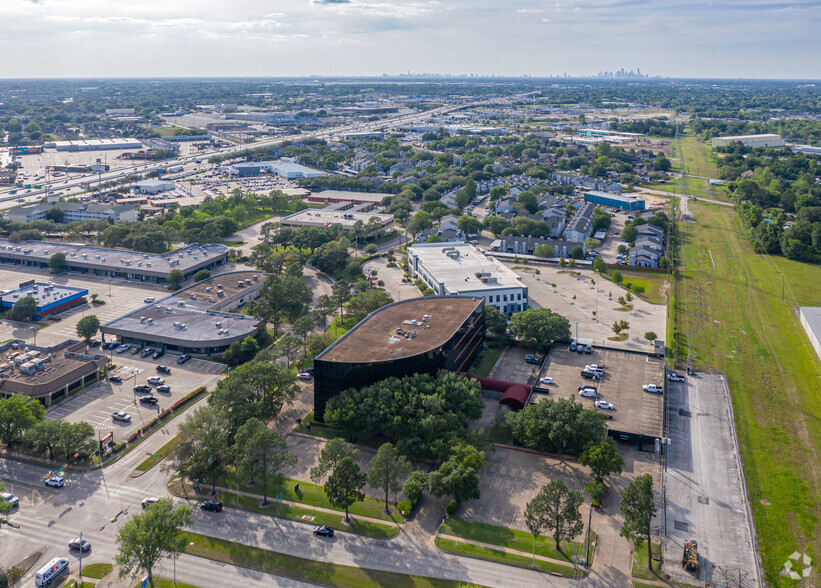 12600 N Featherwood Dr, Houston, TX for lease - Aerial - Image 3 of 8