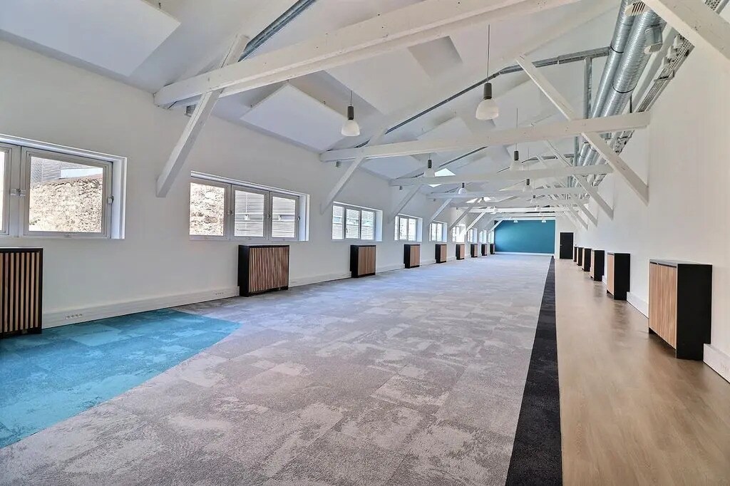 130 Rue Du Mont Cenis, Paris for lease Building Photo- Image 1 of 16