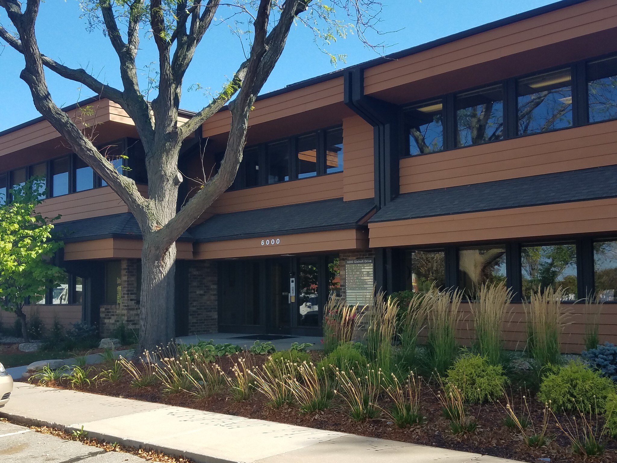 5900-6000 Gisholt Dr, Monona, WI for sale Primary Photo- Image 1 of 1