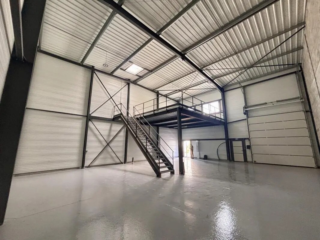 Flex in Signes for lease Interior Photo- Image 1 of 9