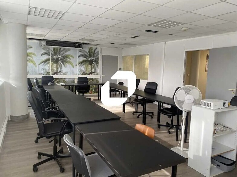 Office in Bègles for lease - Interior Photo - Image 1 of 10