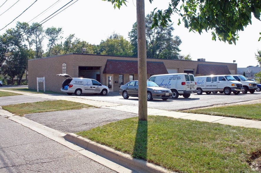 214 S Hager Ave, Barrington, IL for lease - Building Photo - Image 2 of 18