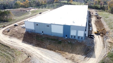 900 Airpark Commerce Dr, Nashville, TN for lease Building Photo- Image 2 of 6