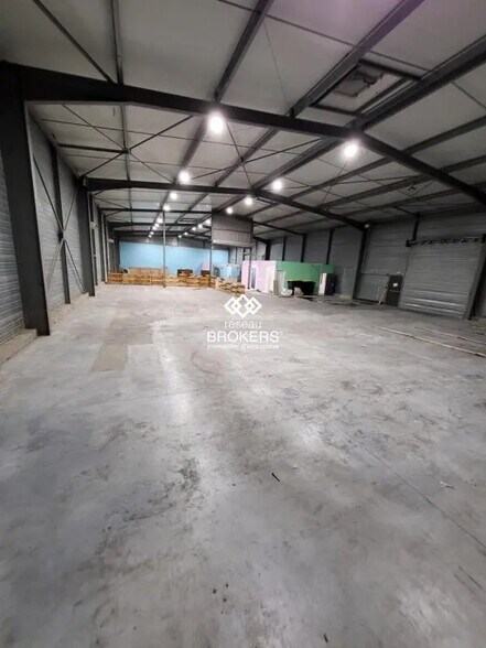 Retail in Vendres for lease - Building Photo - Image 1 of 3