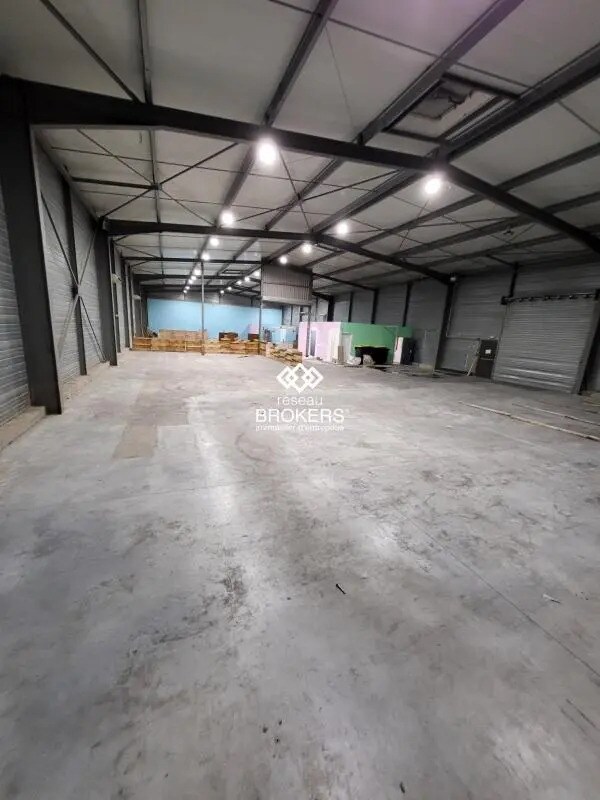 Retail in Vendres for lease Building Photo- Image 1 of 4