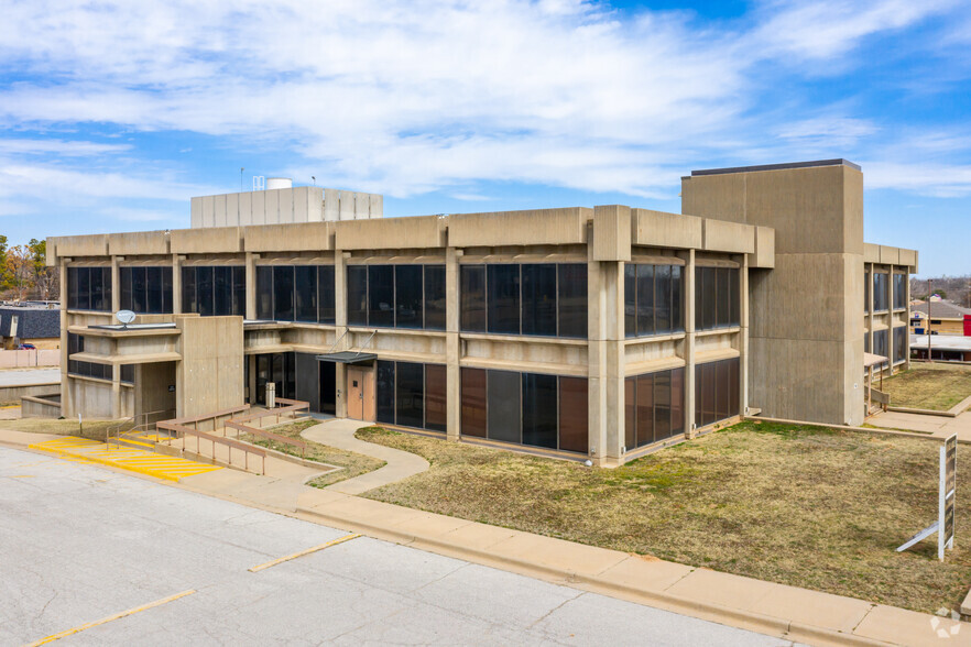 7001 NW 23rd St, Bethany, OK for lease - Building Photo - Image 1 of 9