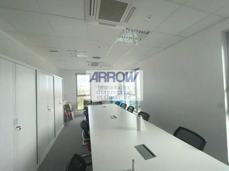 Office in Nantes for lease - Interior Photo - Image 2 of 7