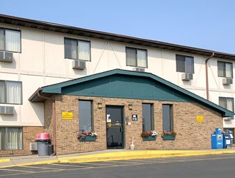 1711 Lincoln Way, Clinton, IA for sale - Primary Photo - Image 1 of 1