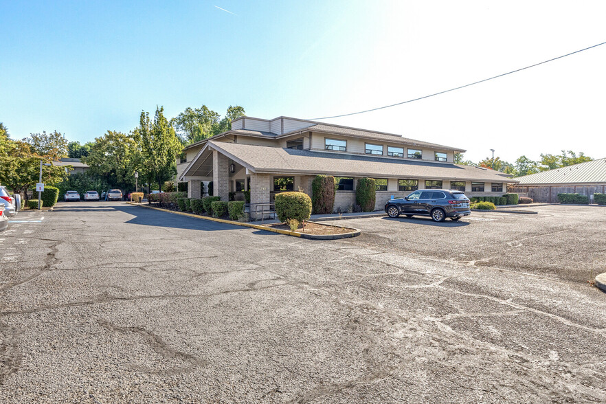 717 Murphy Rd, Medford, OR for sale - Building Photo - Image 2 of 11