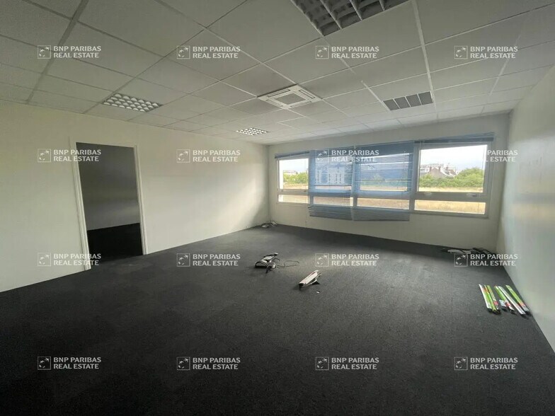 Office in Tours for lease - Interior Photo - Image 1 of 15