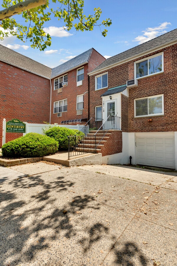 14116 Jewel Ave, Flushing, NY 11367