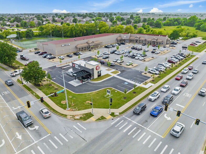 2003 SW Regional Airport Blvd, Bentonville, AR for sale - Building Photo - Image 1 of 1