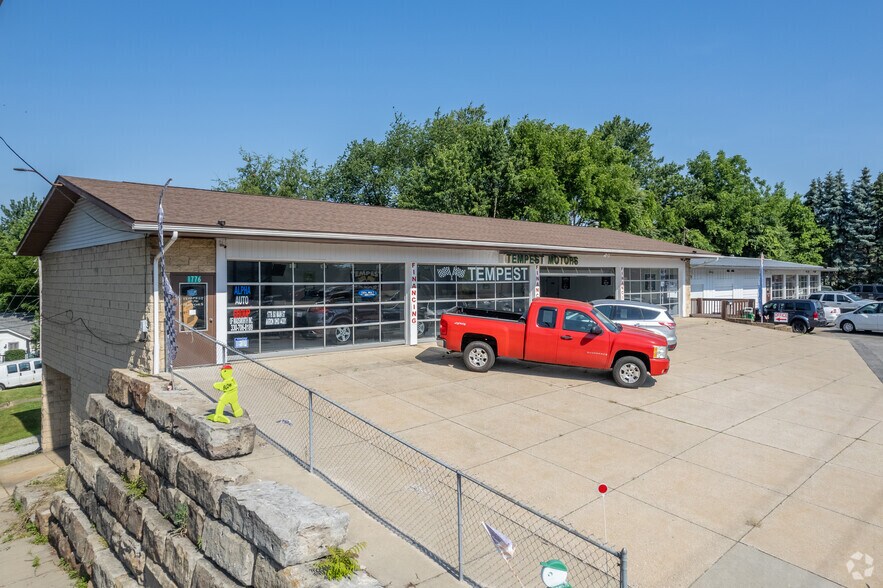 1776 S Main St, Akron, OH 44301