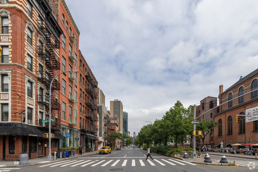 116 W Houston St, New York, NY for lease - Building Photo - Image 3 of 4