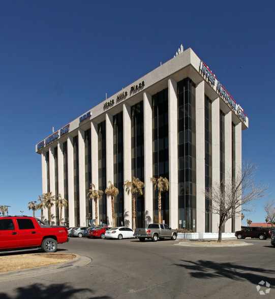 1790 N Lee Trevino Dr, El Paso, TX for lease - Primary Photo - Image 1 of 10