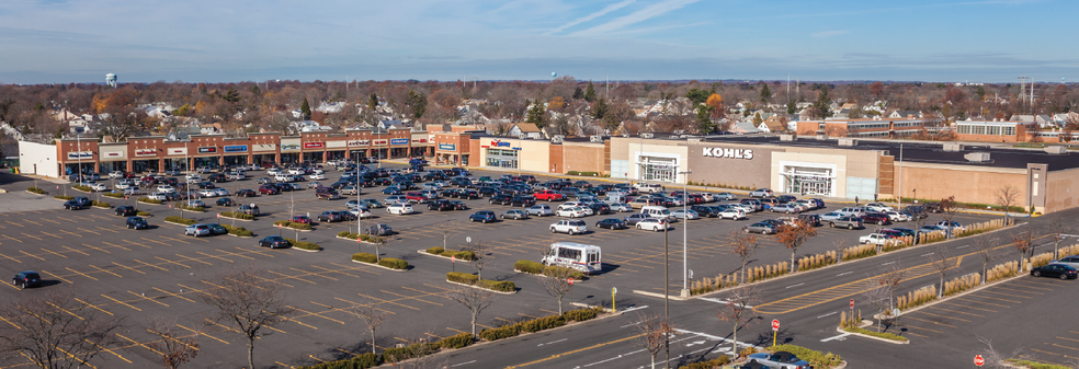 3509-3567 Hempstead Tpke, Levittown, NY for lease - Building Photo - Image 1 of 6