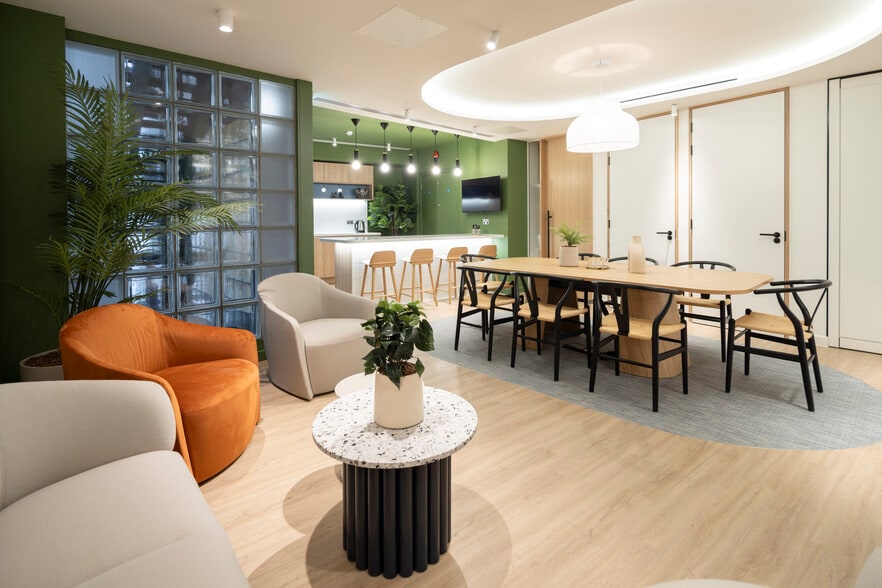 35 Chiswell St, London for sale - Building Photo - Image 3 of 20