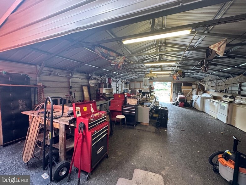 8244 Cumberland rd, Springfield, WV for sale - Building Photo - Image 2 of 20