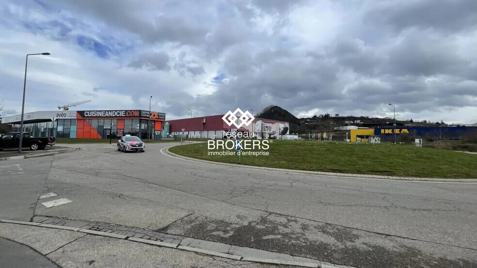 Retail in Saint-Étienne for lease - Building Photo - Image 2 of 4