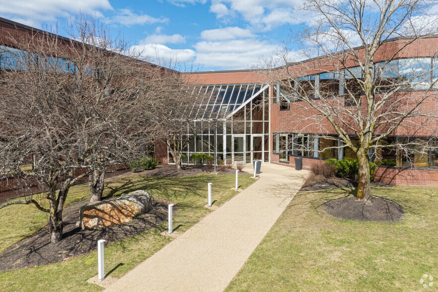 300 Ballardvale St, Wilmington, MA for lease - Building Photo - Image 2 of 11