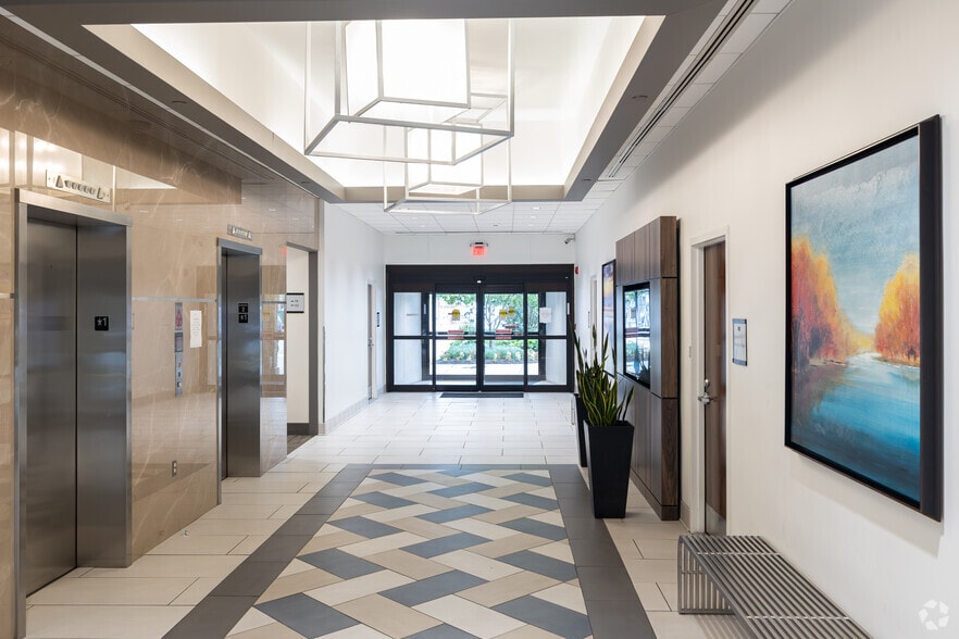 16220 Frederick Rd, Gaithersburg, MD for lease - Lobby - Image 2 of 3