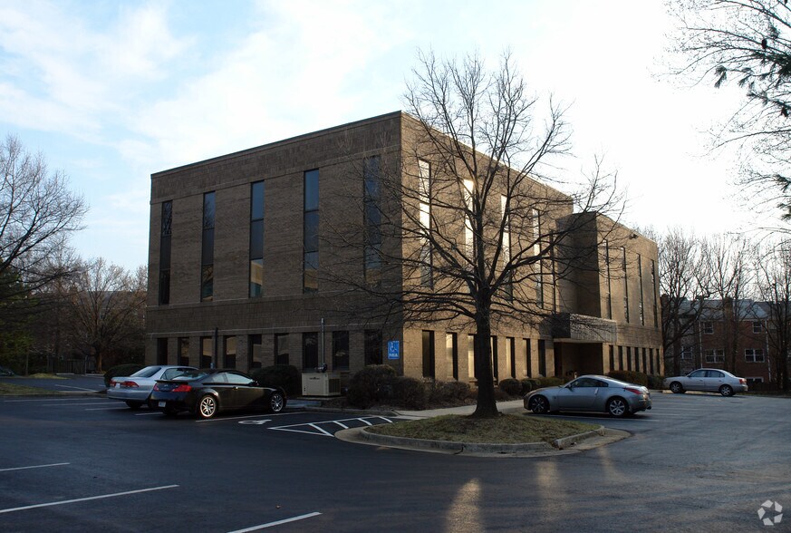 2235 Cedar Ln, Vienna, VA for sale - Primary Photo - Image 1 of 1