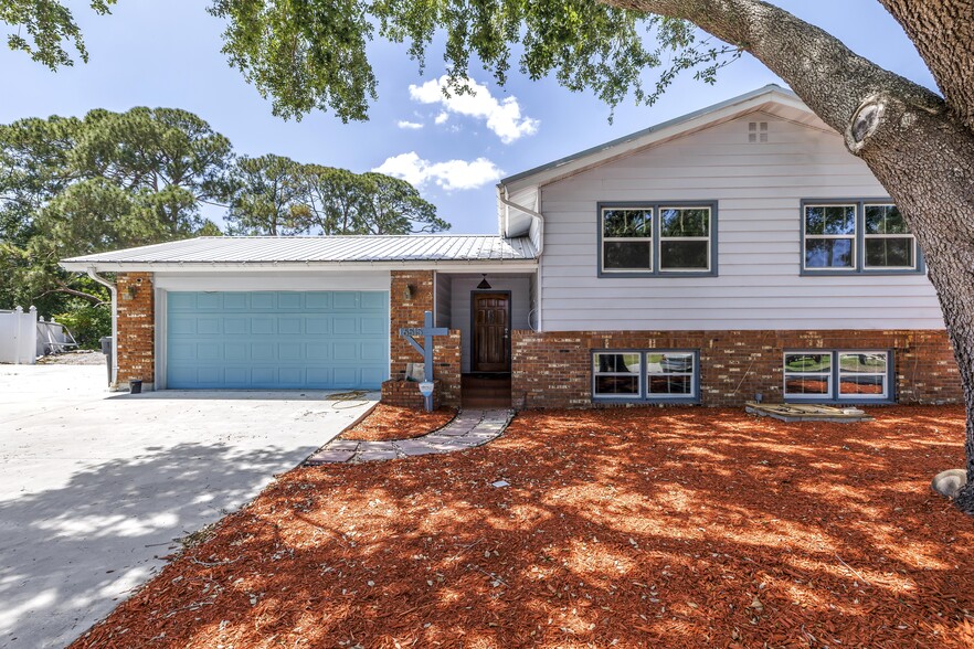 Multifamily in Tampa, FL for sale - Building Photo - Image 1 of 1