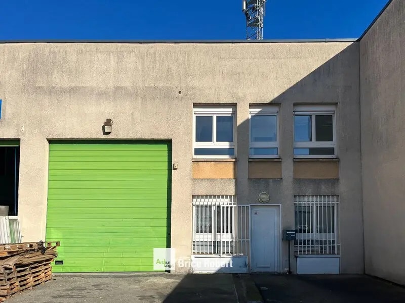 Office in Vénissieux for lease Building Photo- Image 1 of 7