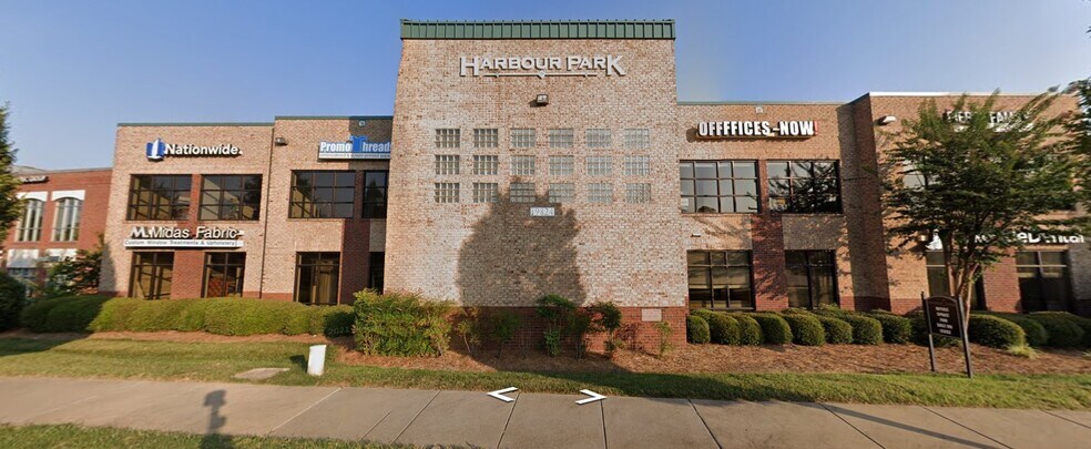 19824 W Catawba Ave, Cornelius, NC for lease - Building Photo - Image 2 of 3