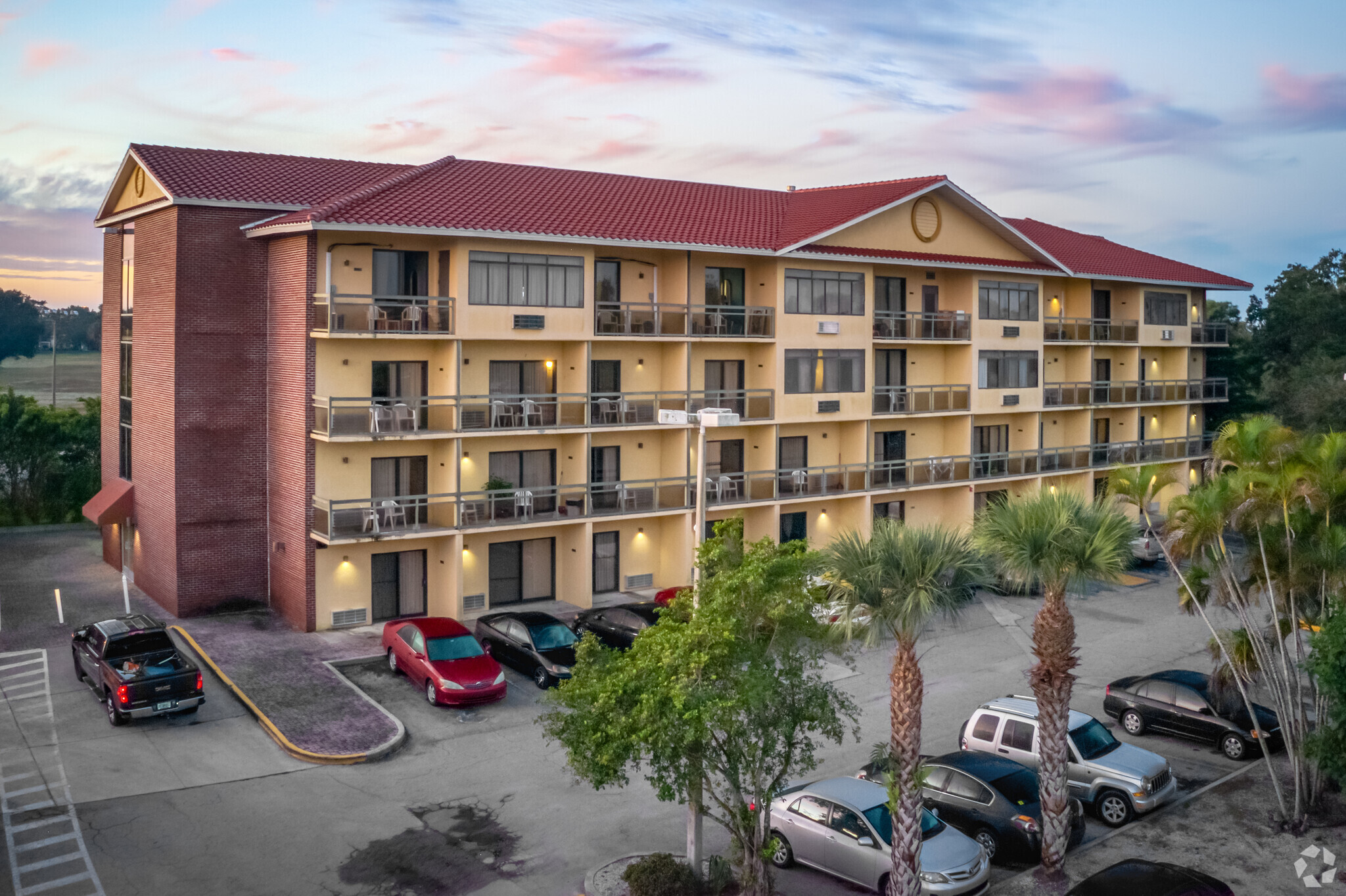 4100 Golden Gate Pky, Naples, FL for sale Primary Photo- Image 1 of 1